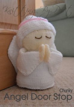 angel praying doorstop knitting pattern in white and cream chunky