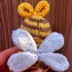FREE Little Buzzy Bee Knitting Pattern – Knitting by Post