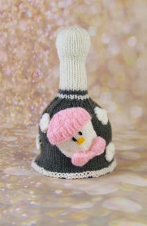 Knitted bell pattern snowman