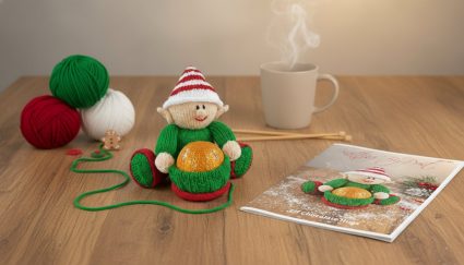 KBP-581 Elf Chocolate Hugs Scene