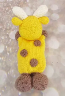 back of yummy tummy giraffe knitting pattern