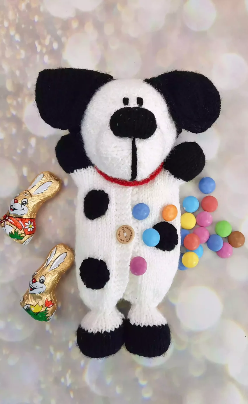 knitted dalmatian with treat pocket made from dalmatian yummy tummy knitting pattern