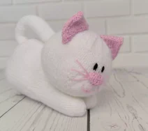 Playful cat knitting pattern