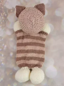 back of knitted cat