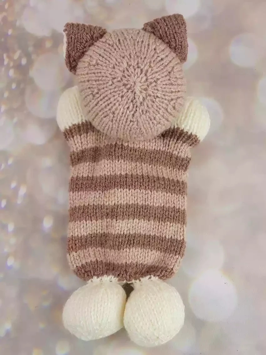 back of knitted cat