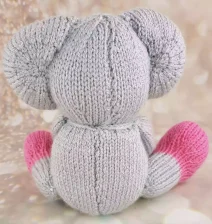 back of knitted elephant pattern